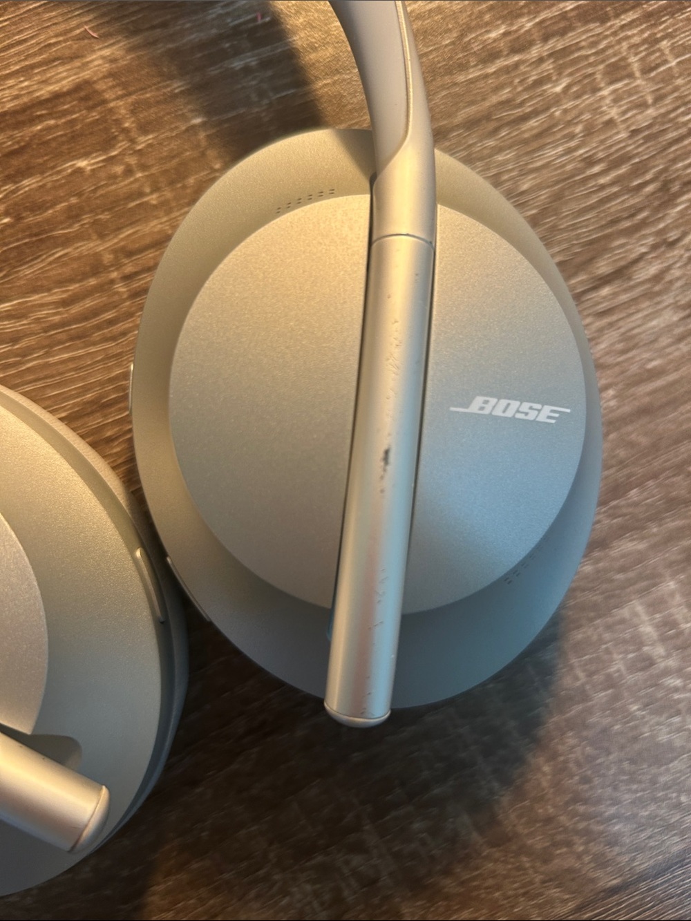 Bose 700 Noise Canceling Wireless Bluetooth Headphones - Picture 3 of 4